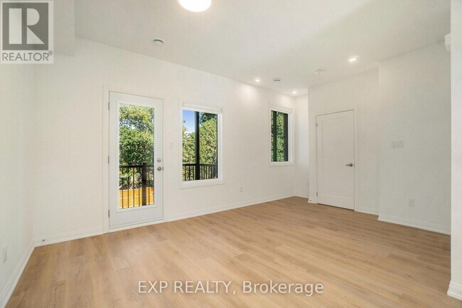 Building Photo - 255 Castor St