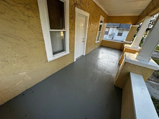 Foto del edificio - Jackson Heights 3/1 House- Ready Now!