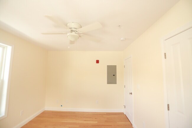 Foto del edificio - 1093 Main St