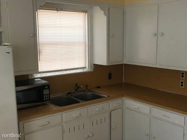 Building Photo - 2 br, 1 bath House - 108 Elm Avenue
