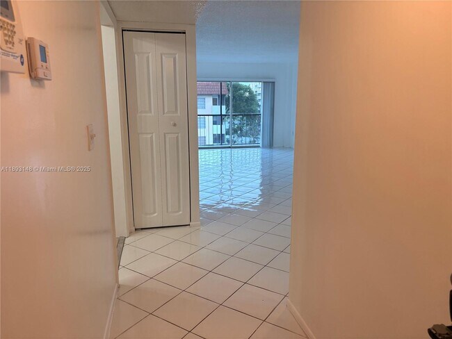 Foto del edificio - 4172 Inverrary Dr