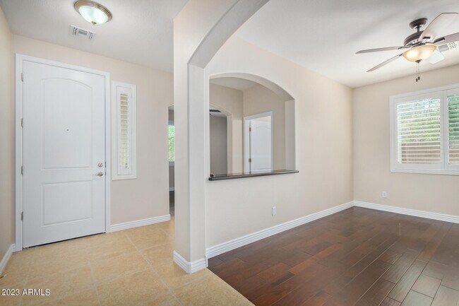 Foto del edificio - 4010 E Expedition Way