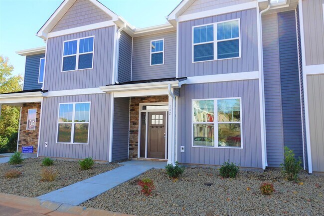 Building Photo - 142 Creekland Way