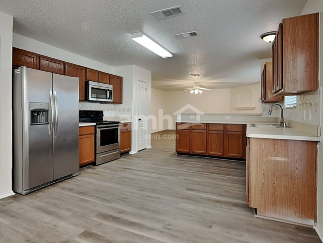 Building Photo - 163 Southlake Dr