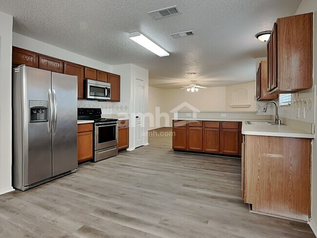 Foto del edificio - 163 Southlake Dr