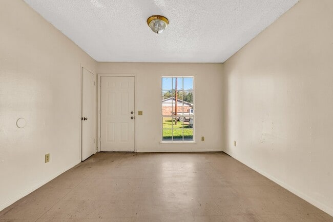 Building Photo - 95 Cottrell St
