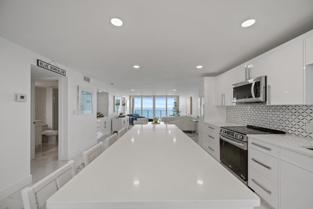 Primary Photo - 900 Ocean Dr