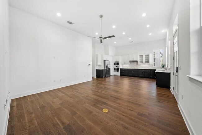 Foto del edificio - 4805 Olive Sparrow Dr