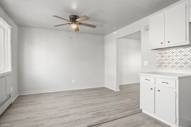 Building Photo - 2 br, 1 bath Townhome - 3736 Woodford Aven...