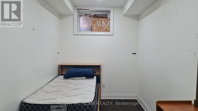 Photo du bâtiment - 10 Emmott Ave