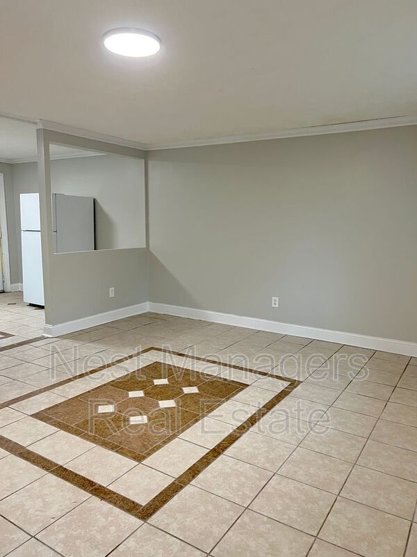 Foto del edificio - 1217 Pineview St