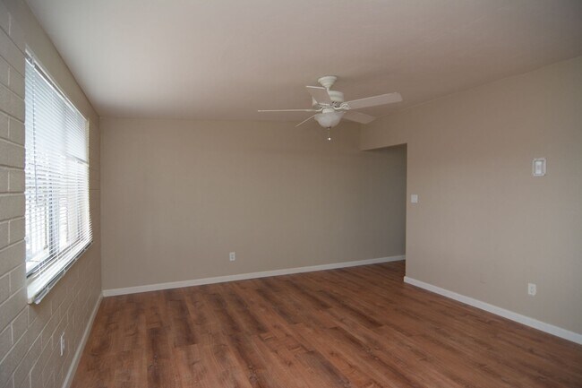 Foto del edificio - Charming 3 Bedroom 2 Bath Home! South Tucs...