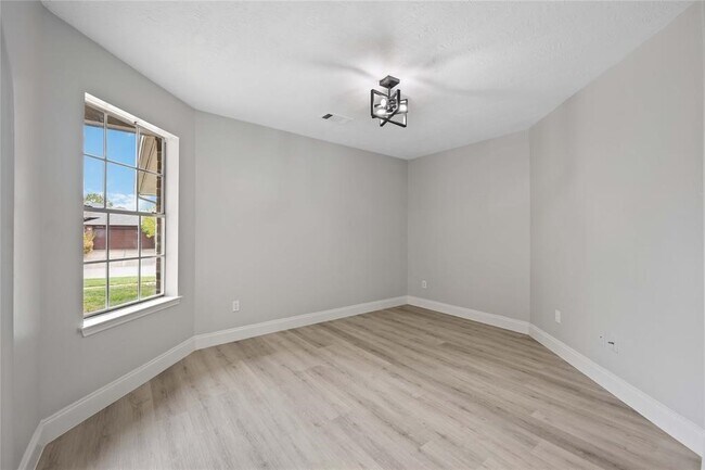 Foto del edificio - 6647 Amberfield Ln