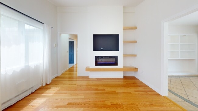 Building Photo - 10 Herster Dr
