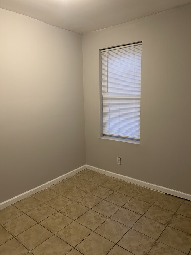 Bedroom - 4811 Darrah St