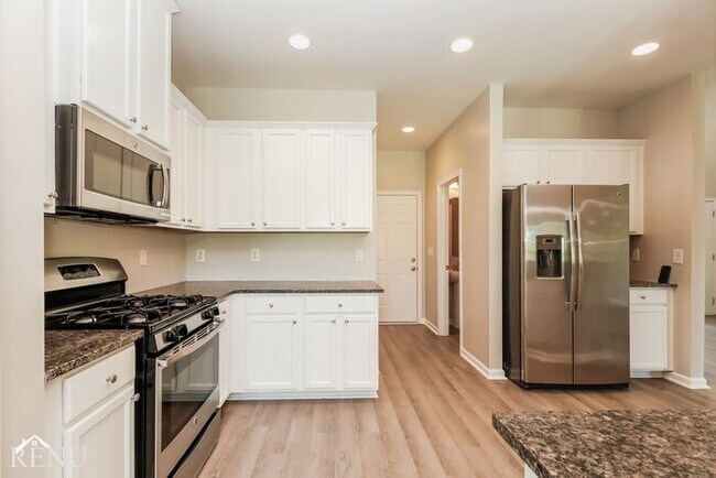Building Photo - 459 Whispering Breeze Ln