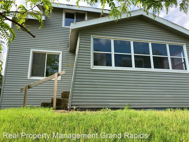 Foto del edificio - 4 br, 2 bath House - 400 Carrier Street NE