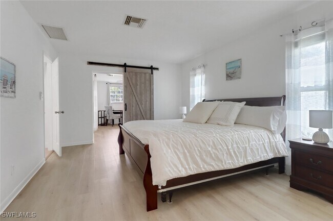 Foto del edificio - 28215 Sunset Dr