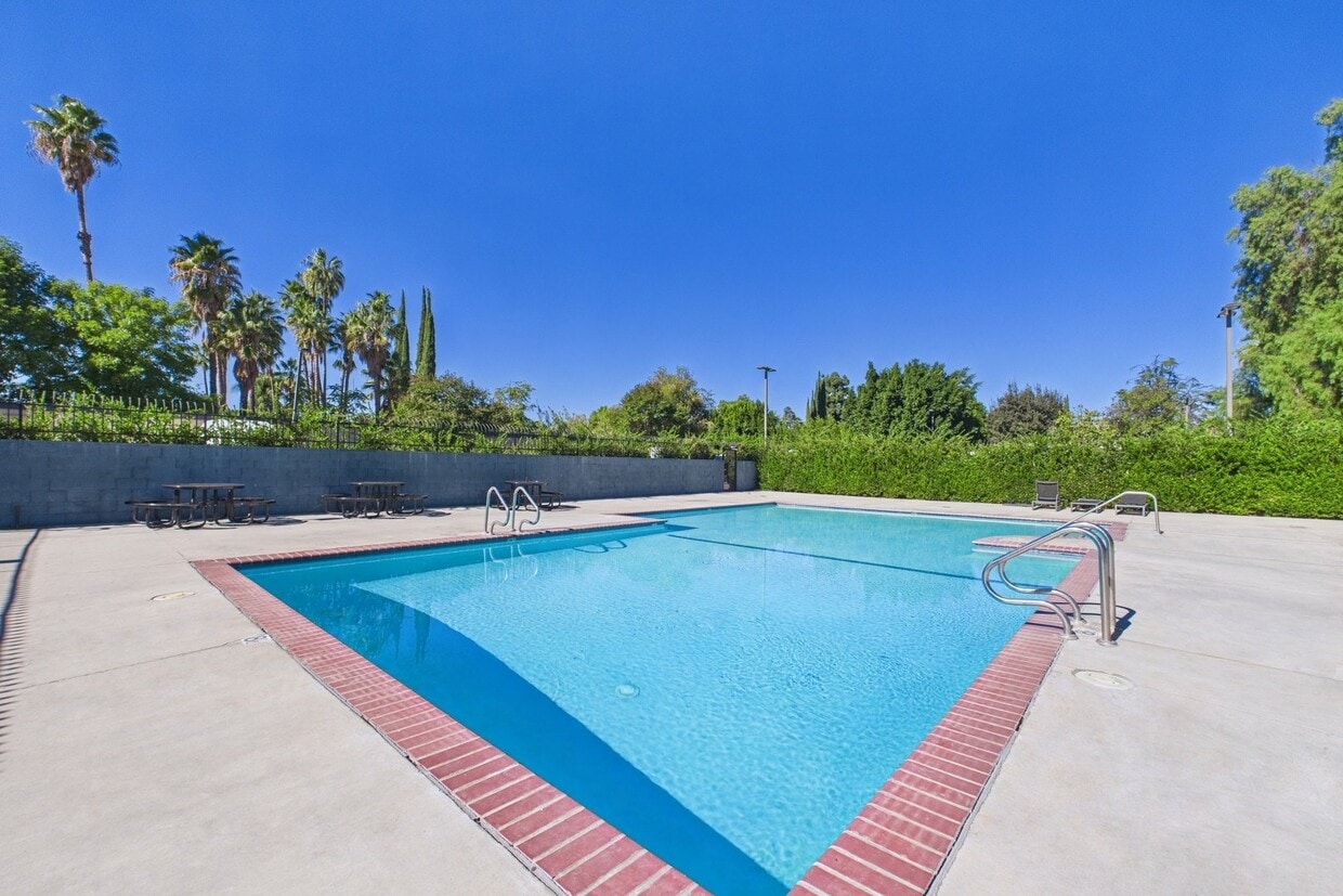 Primary Photo - Roscoe Islander