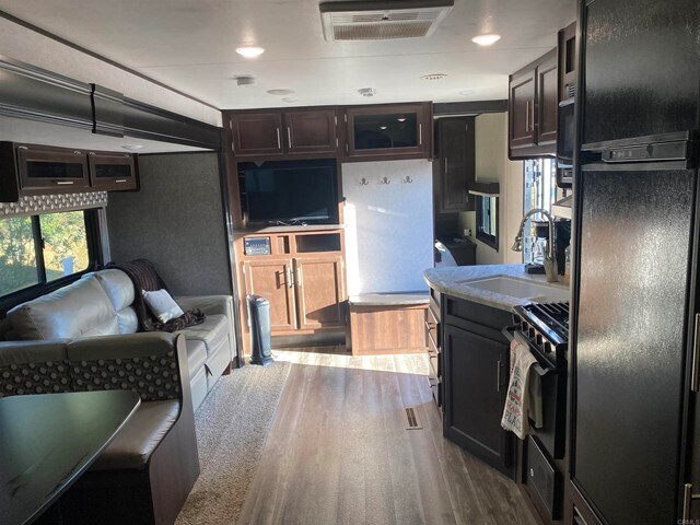 Foto del edificio - 2528 N Twin Oaks Valley Rd