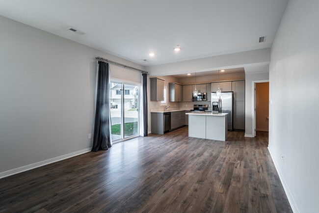 Building Photo - 329 NE Otter Dr