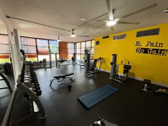 Foto del edificio - 800 Parkview Dr