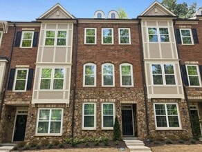 Building Photo - 811 Bankston Woods Way