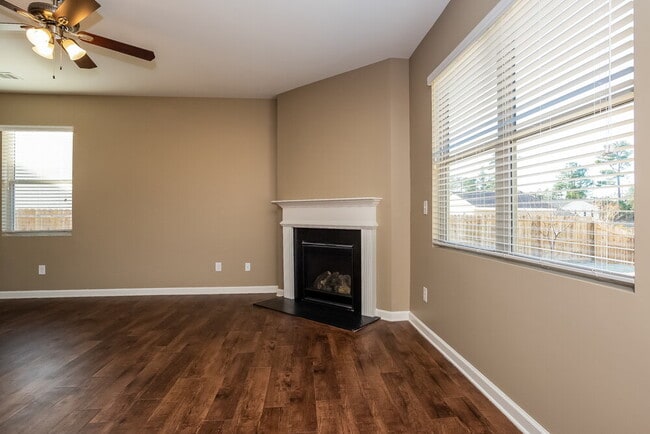 Building Photo - 107 Woodbridge Trl