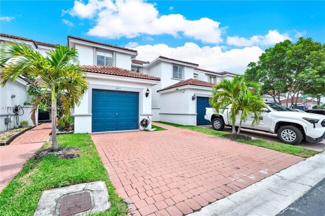 Foto del edificio - 4855 NW 116th Ave