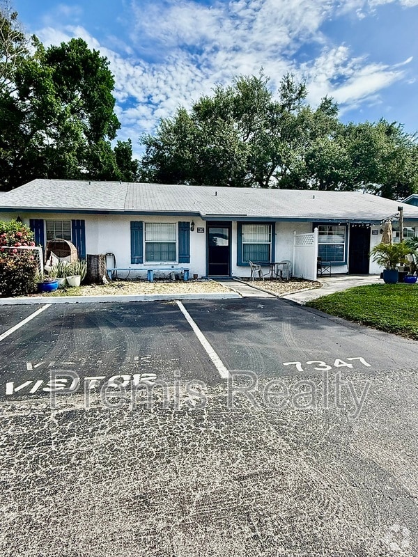 Building Photo - 7347 Parkside Villas Dr N