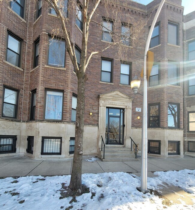 Building Photo - 4053 S Calumet Ave