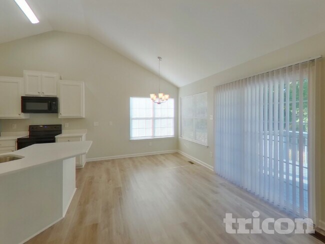 Foto del edificio - 1585 Kingston Dr