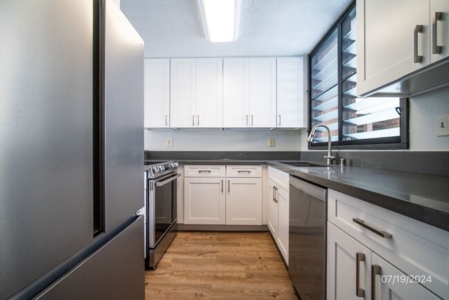 Building Photo - Newly remodeled 2-bdrm, 2-bath, 2 parking ...