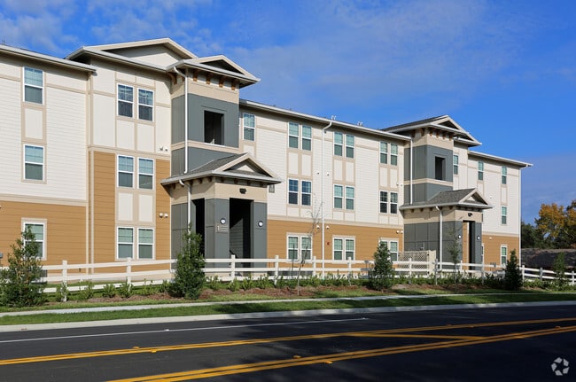 Building Photo - Valencia Grove
