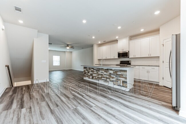 Foto del edificio - 3537 Auburn Curb Rd