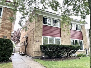 Building Photo - 8332 Bennett Ave