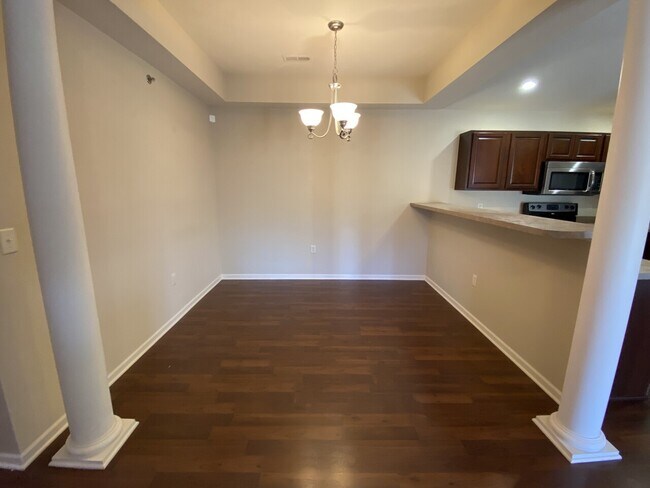 Foto del edificio - 5640 Irish Way, Unit 211