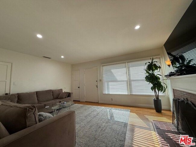 Foto del edificio - 14735 Bassett St