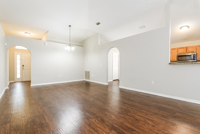 Building Photo - 452 Hammerstone Ave
