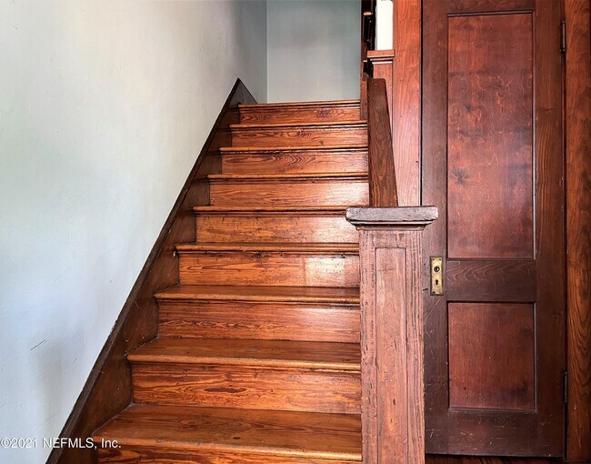 Building Photo - 148 W 6th St