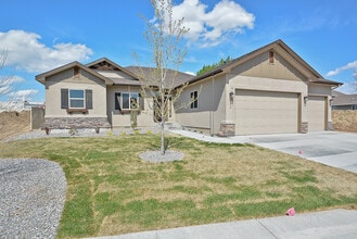 Building Photo - 2772 E Rochester Ct