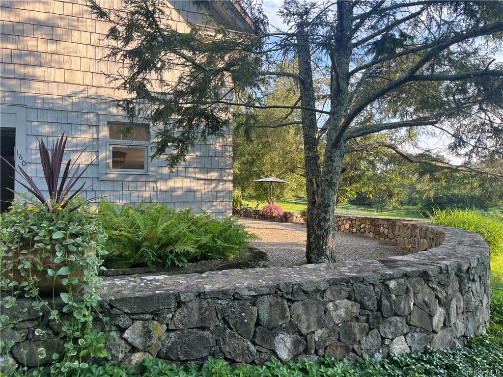 Primary Photo - 160 Moffat Rd