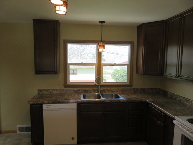 Kitchen 1 - 512 Meade St