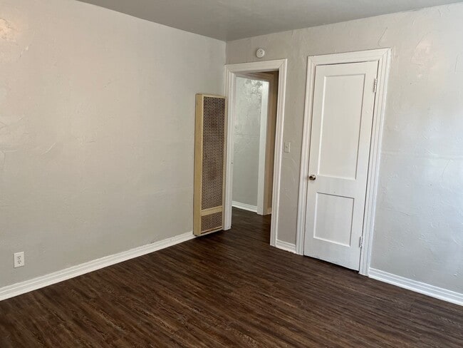Building Photo - Updated 3 bedroom, 1 bath home