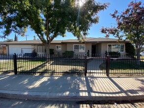 Building Photo - 2813 Coventry Dr