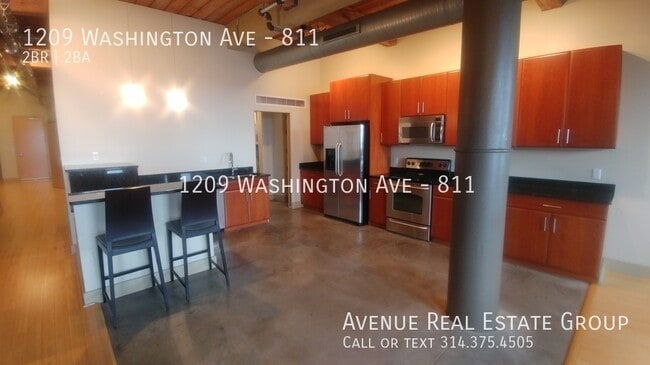Building Photo - Gorgeous Downtown Loft