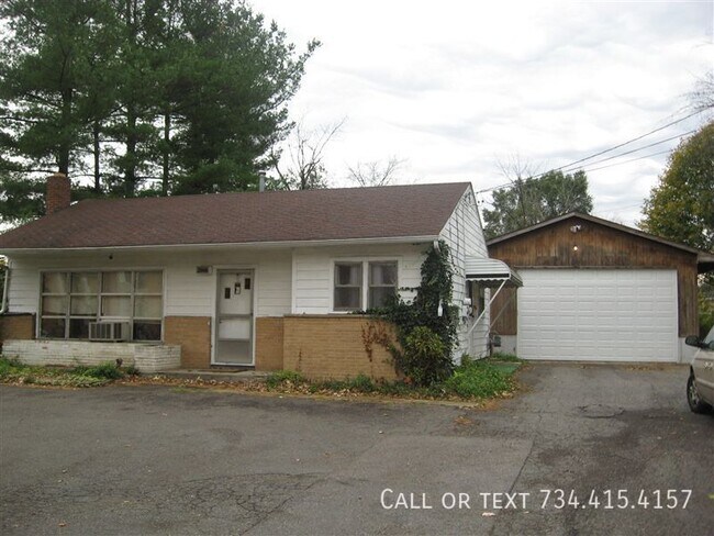 Photo - 2866 Golfside Rd House