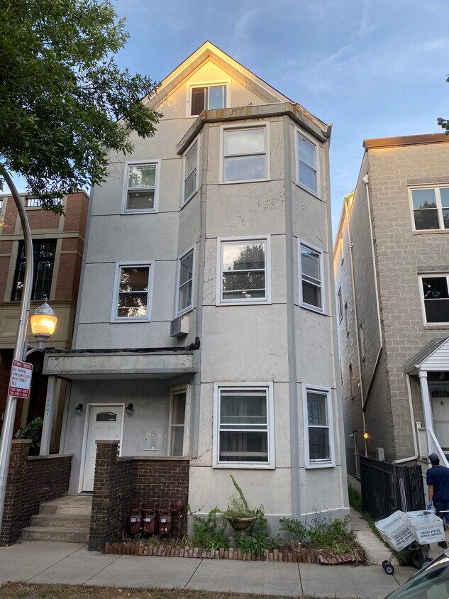 Primary Photo - 3647 N Wayne Ave