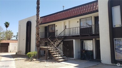Building Photo - 1405 E Vegas Valley Dr