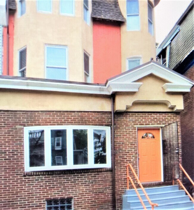 Building Photo - 4825 Baltimore Ave